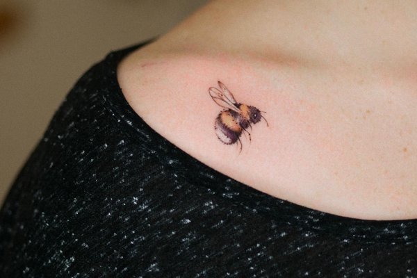 tatouage abeille