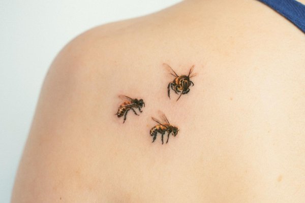 tatouage abeille