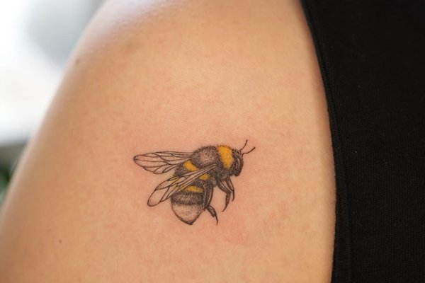 tatouage abeille