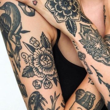 tatouage bras femme