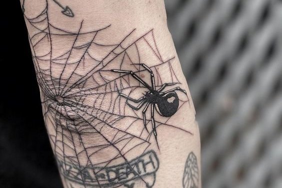 tatouage coude homme