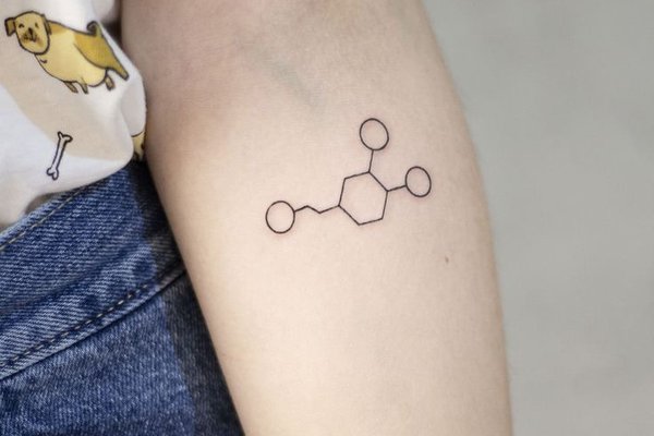 Tatouages minimalistes