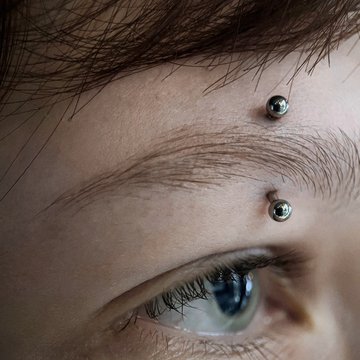 piercing de sourcil