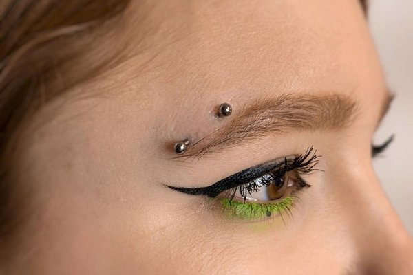 piercing de sourcil