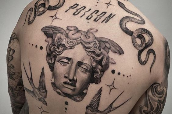 tatouage dos homme