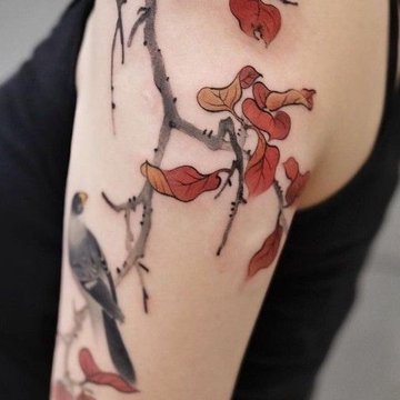 tatouage épaule femme
