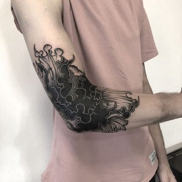 tatouage coude homme