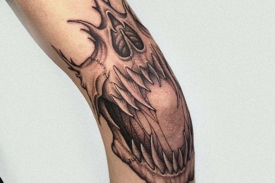 tatouage coude homme
