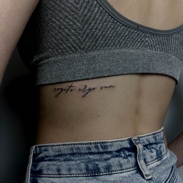 tatouages dos femmes
