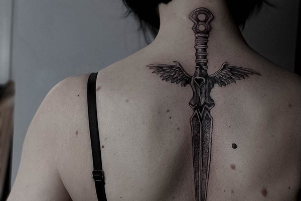 tatouages dos femmes