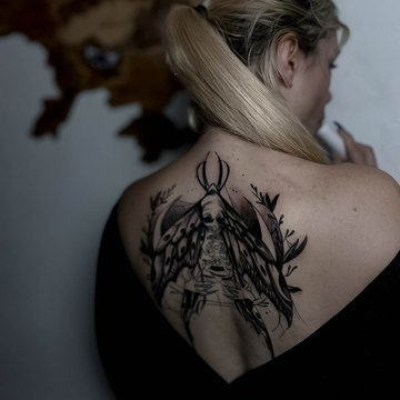 tatouages dos femmes
