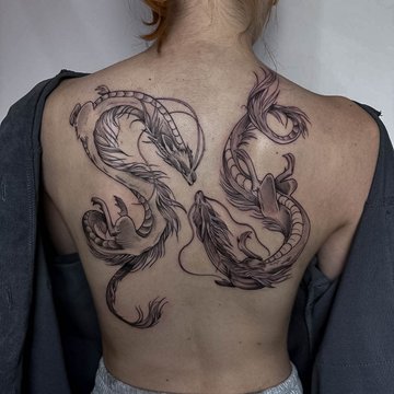 tatouages dos femmes