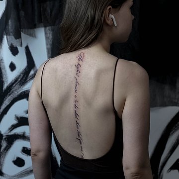 tatouages dos femmes